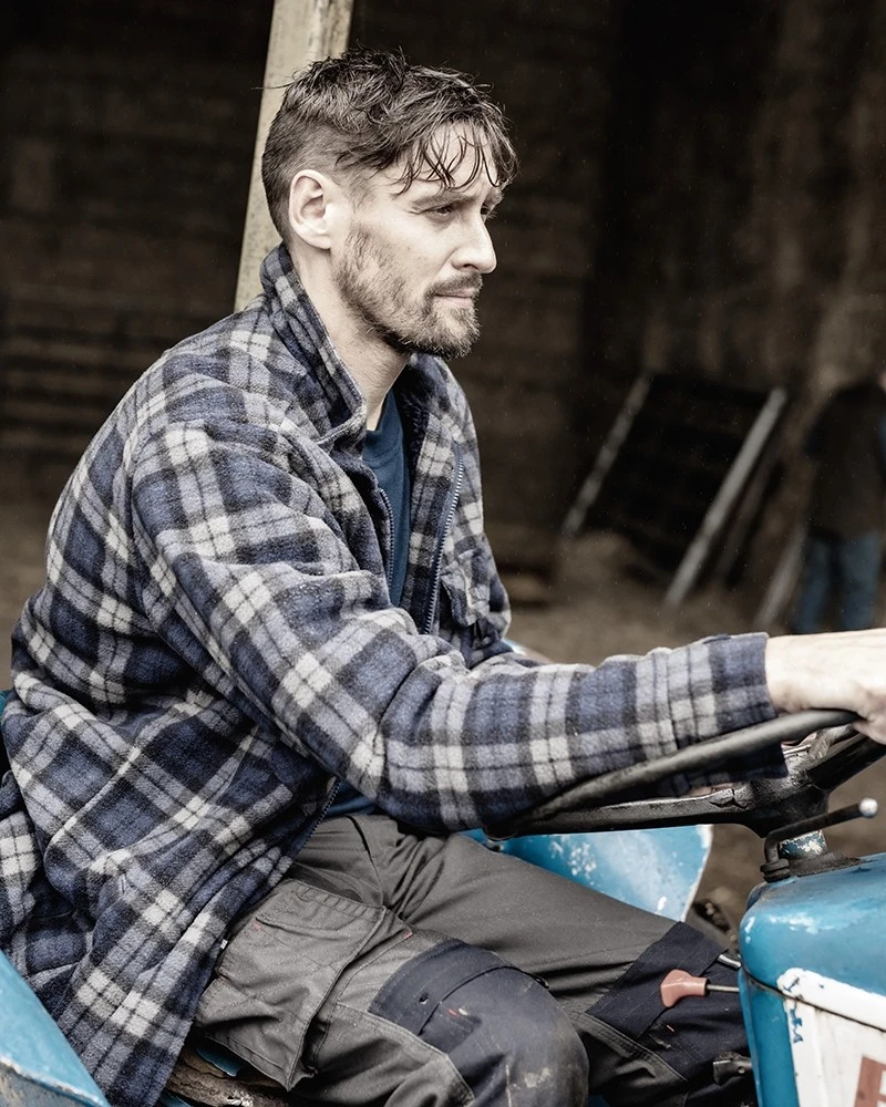 Hoggs Of Fife Men's Caithness Polar Fleece Workshirt (Navy/Grey Check) 2 Hoggs Of Fife Men's Caithness Polar Fleece Workshirt (Navy/Grey Check) - Image 2