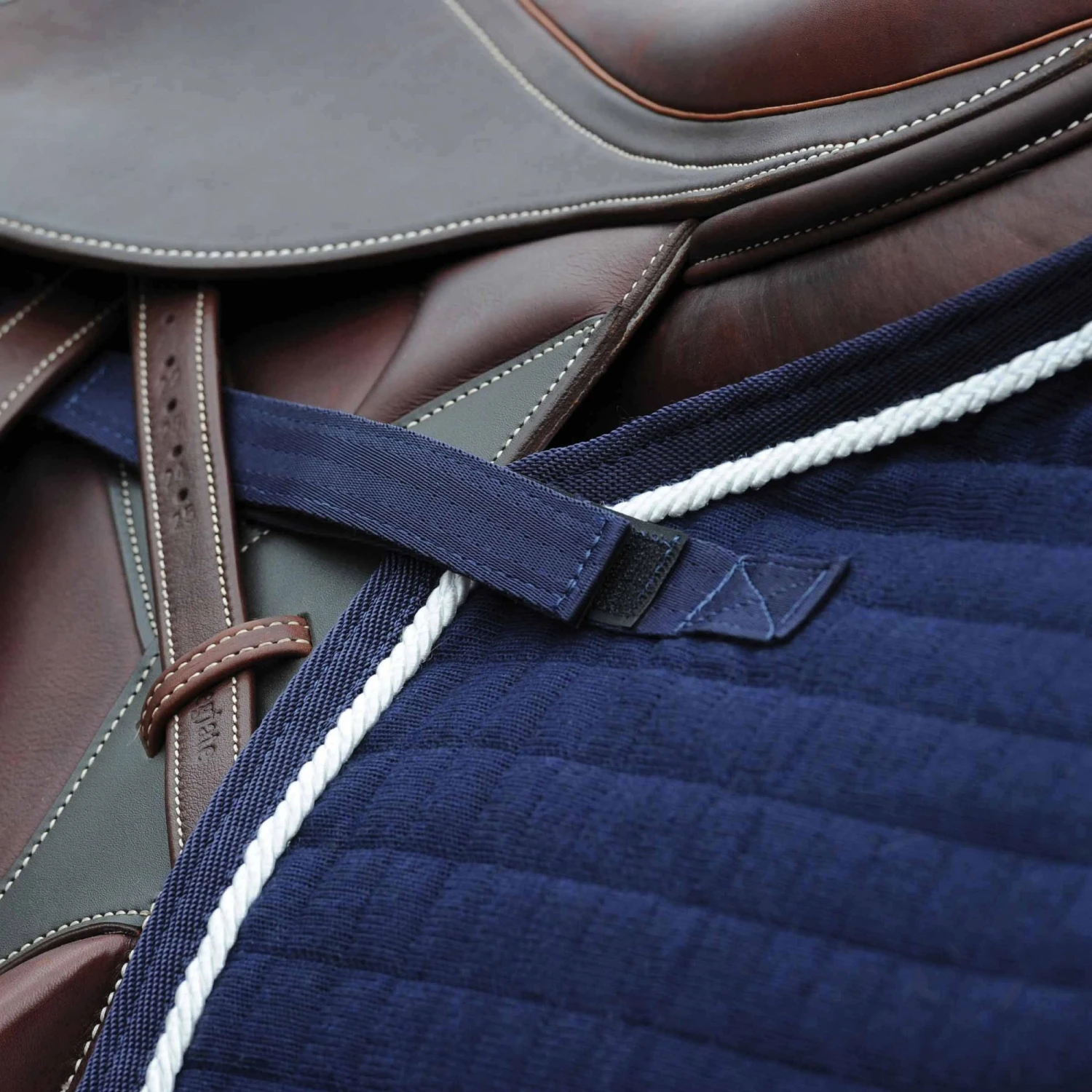 Weatherbeeta Thermocell Quarter Sheet (Navy/White) 3 Weatherbeeta Thermocell Quarter Sheet (Navy/White) - Image 3