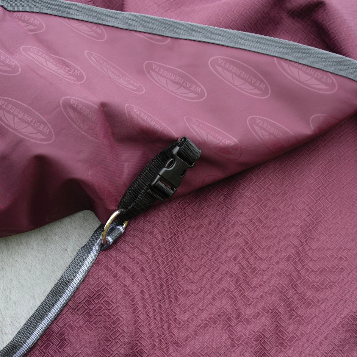 Weatherbeeta ComfiTec - Plus Dynamic II Turnout - Neck Cover - Medium (Maroon) 3 Weatherbeeta ComfiTec - Plus Dynamic II Turnout - Neck Cover - Medium (Maroon) - Image 3