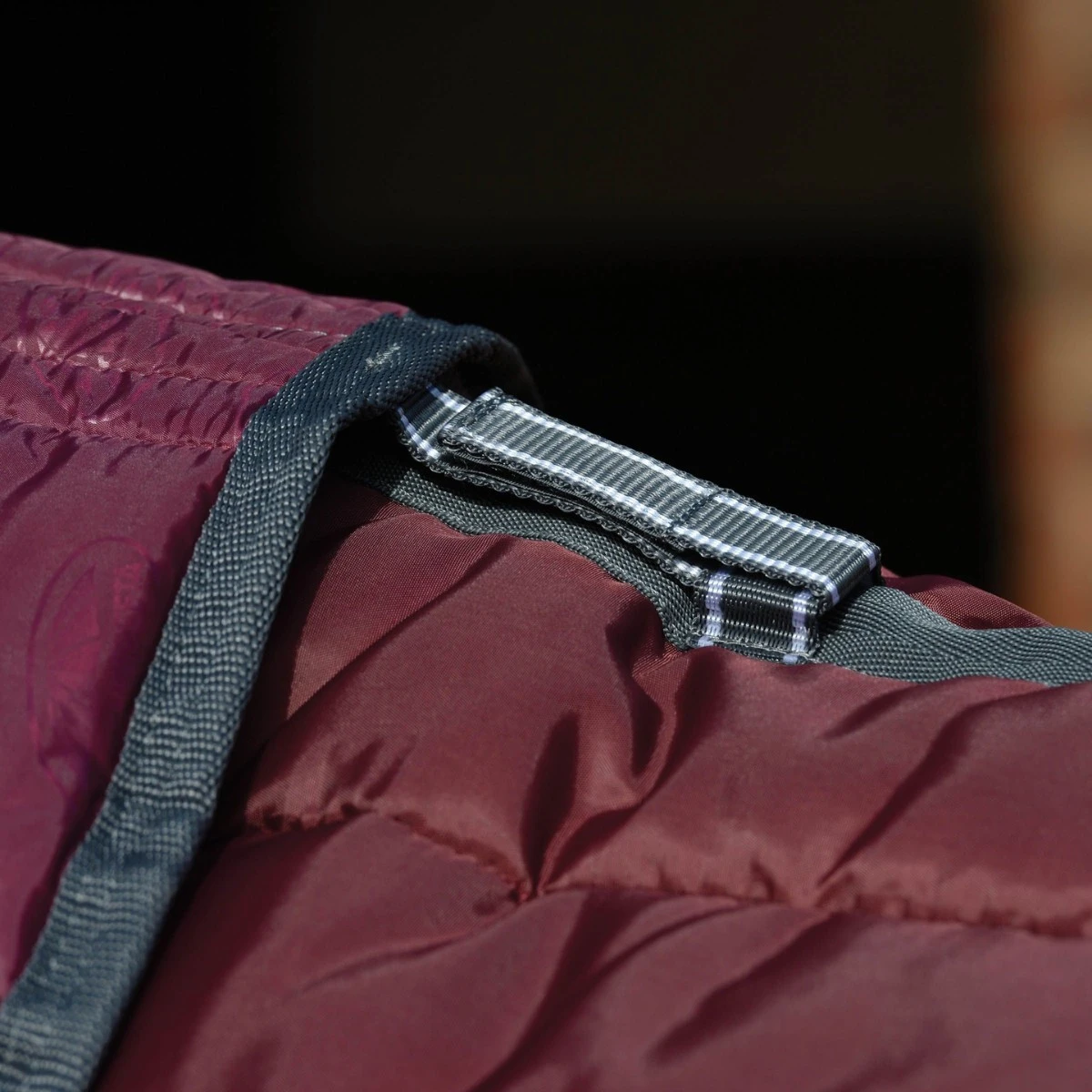 Weatherbeeta ComfiTec 210D Channel Quilt Stable Rug Combo 400g Heavy (Maroon) 8 Weatherbeeta ComfiTec 210D Channel Quilt Stable Rug Combo 400g Heavy (Maroon) - Image 8