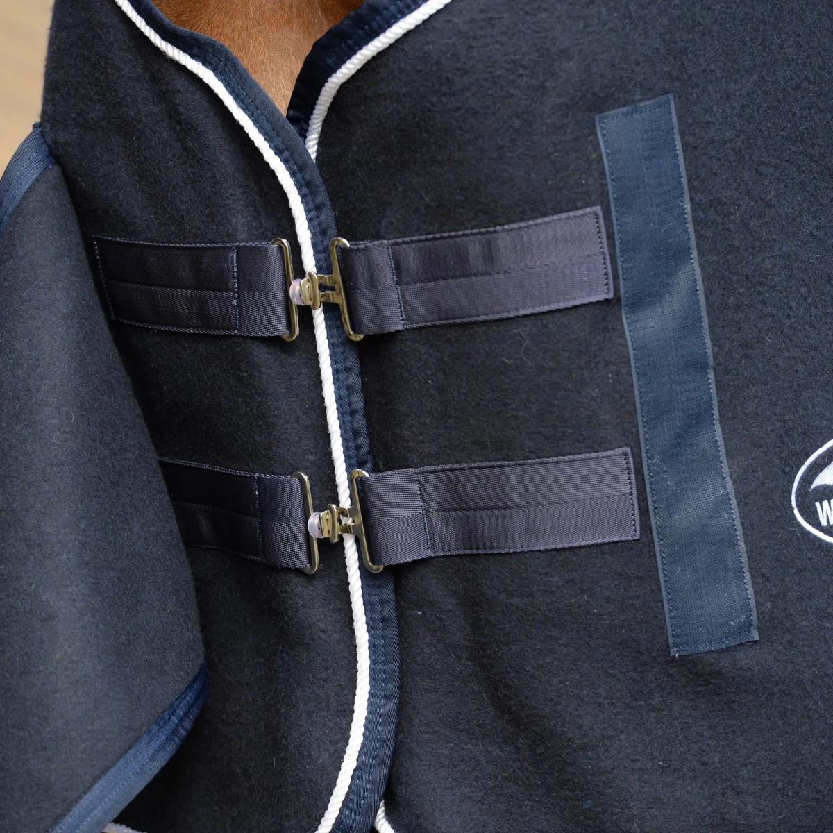 Weatherbeeta Wool Show Sheet With Chest Panel Standard Neck (Navy/White) 2 Weatherbeeta Wool Show Sheet With Chest Panel Standard Neck (Navy/White) - Image 2